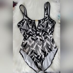 Beach Bay B&W swimsuit